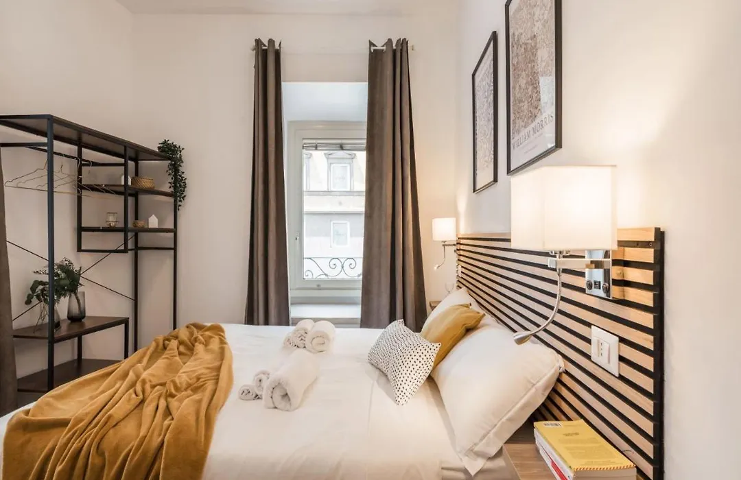 The Best Rent - Spacious Three-Bedroom Apartment Near The Colosseum-1