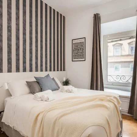 The Best Rent - Spacious Three-Bedroom Apartment Near The Colosseum-2